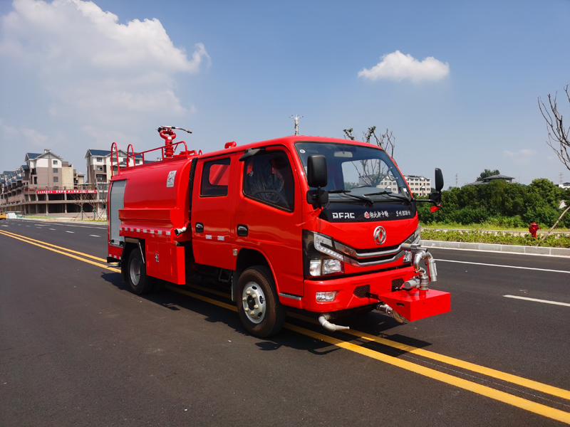 東風(fēng)多利卡4.5噸消防灑水車